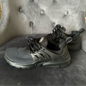 Black Nike prestos